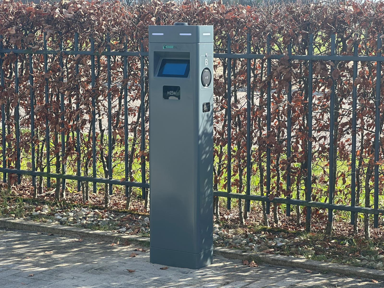 Laadzuil geplaatst door Charge Zone