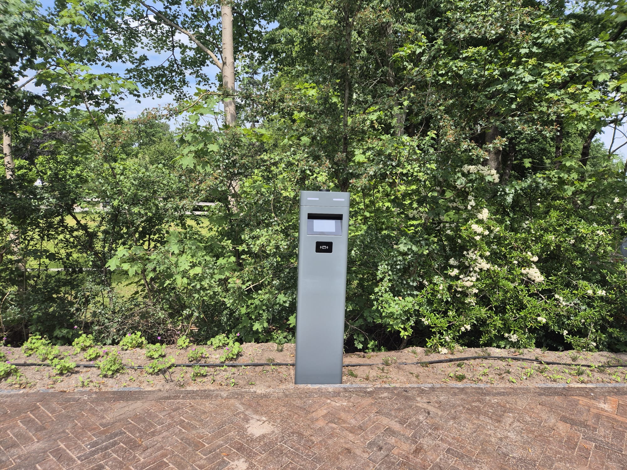 Laadzuil geplaatst door Charge Zone